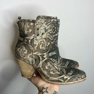 Ella Moss | Women’s Victoria Tapestry Booties Size 9.5